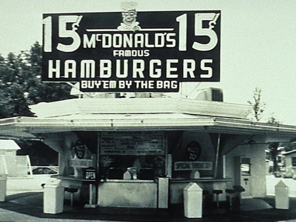 Saiba mais sobre a história do McDonald's. Primeiro restaurante.